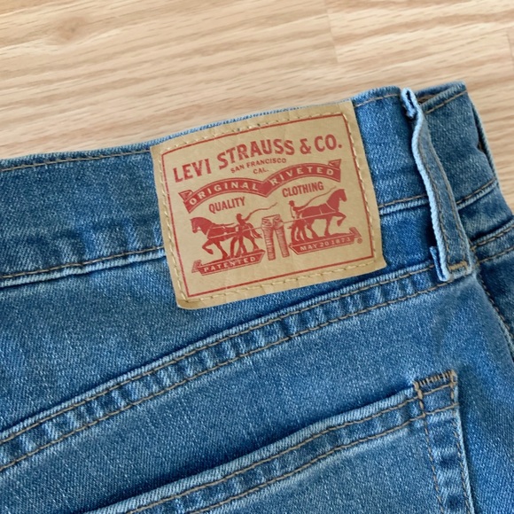 Levi’s Boyfriend Jeans - Picture 7 of 7